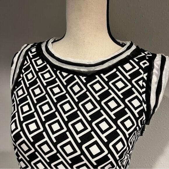 Lucy Paris geometric print sleeveless fitted dress - Picture 2 of 15